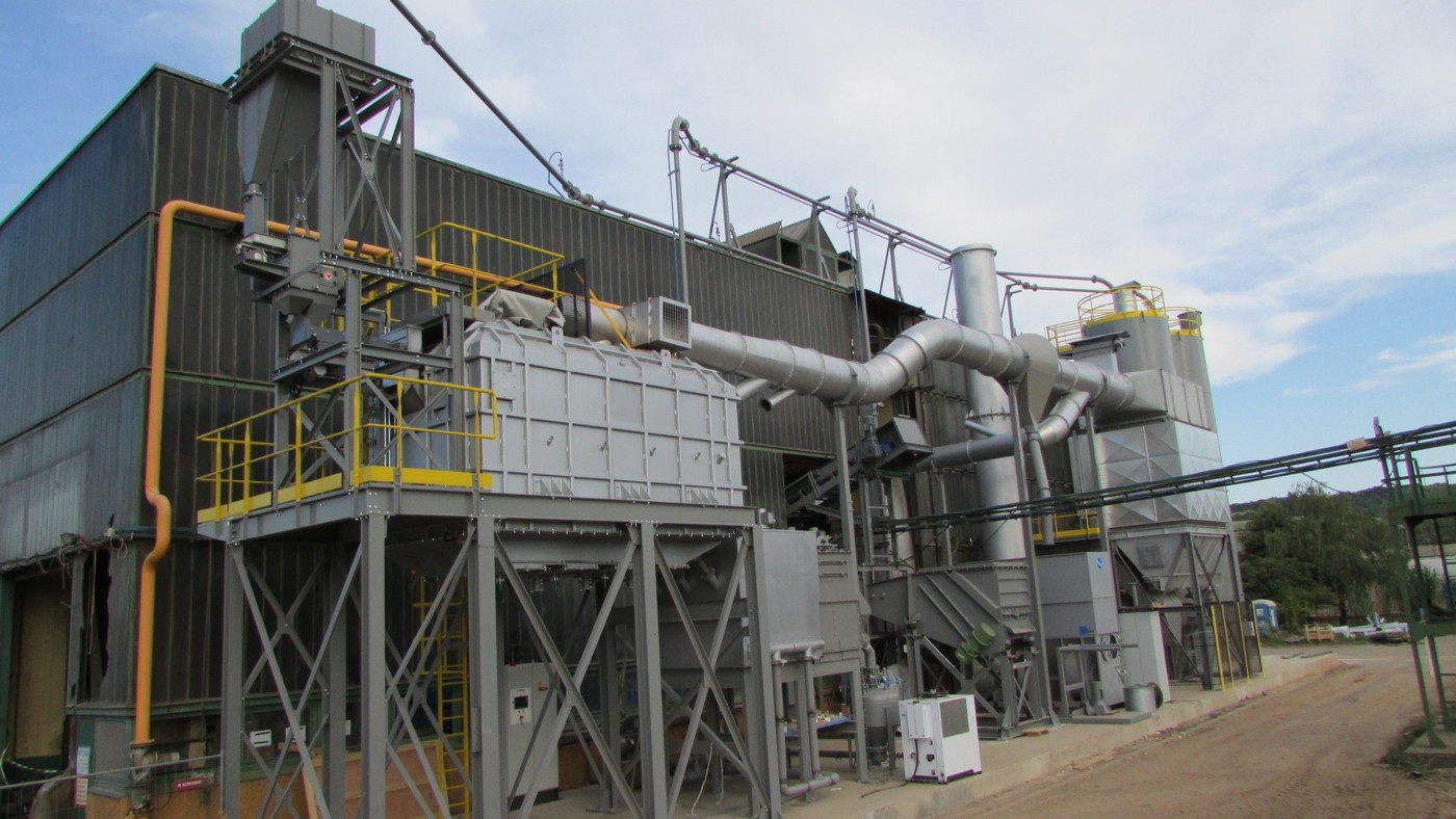 Thermal sand reclamation furnaces